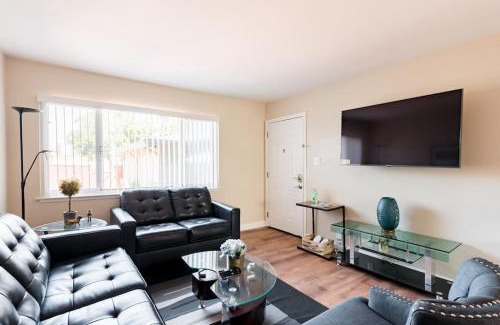 West San Jose Apartamento | Posh home near Santana Row for vacation/business