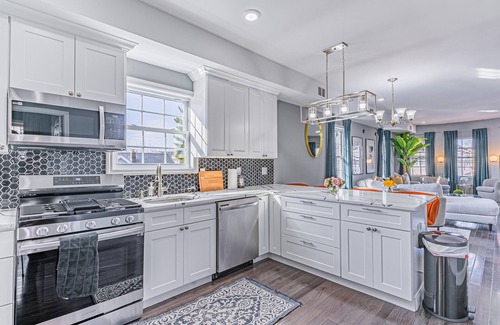 South Plainfield Casa | Posh Living Estate