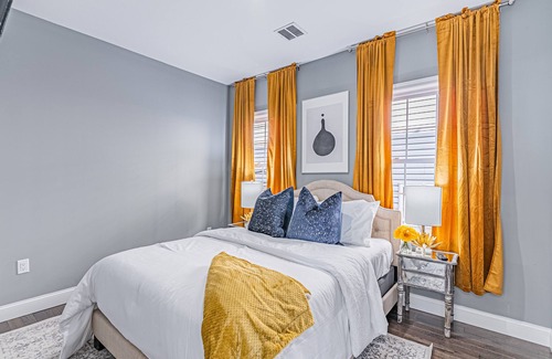 South Plainfield Casa | Posh Living Estate