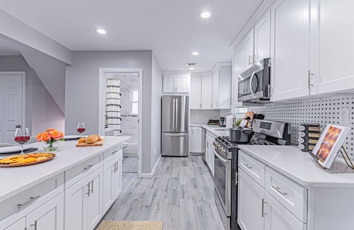 Scotch Plains Casa | Posh Living Spacious 4-bedroom Duplex Plainfield
