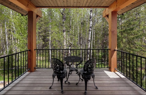 Whitefish Apartamento | Posh Multi-Level Retreat w/Preserve Views, BBQ, Kid’s Playroom