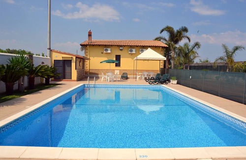 Partinico Villa | Fantástica Villa Carla con piscina privada en medio del campo siciliano