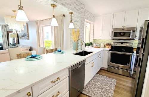 Jupiter Condominio | POSHPADZ Villa Hermosa, Sleeps 6, Water View, Walk to Jupiter Beach, Pool,Tennis