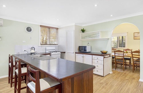 Busselton Casa | Possum Cottage on Adelaide St, 3 bedroom 2 bathroom walk to beach jetty and town