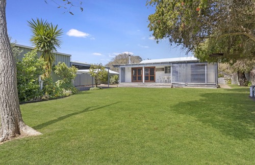 Busselton Casa | Possum Cottage on Adelaide St, 3 bedroom 2 bathroom walk to beach jetty and town