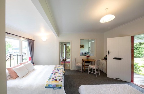 Egmont Village Casa | Post Office Cottage - Self catering, escape to the country