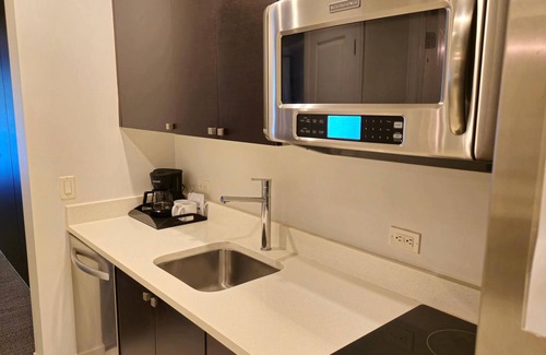 Ludlam Condominio | Post Op Recovery - King Studio with Kitchen