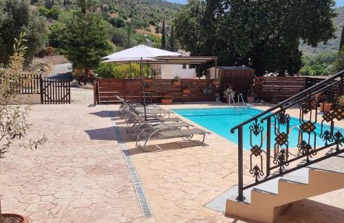 Steni Casa | Potamos Private Suites