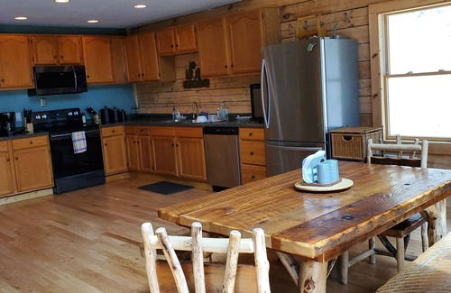 Green Spring Cabina | Potomac Cabin: Riverfront, 7 acres, sleeps 14, hot tub, Starlink