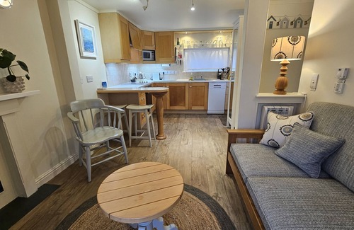 St. Mawes Cabaña | Potted Shrimp - an apartment that sleeps 2 guests in 1 bedroom