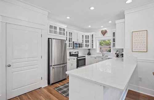 Village of Sugar Beach Casa | Pour Some Sugar On Me ~ 5Br/4Ba ~ Sleeps 12 ~ Golf Cart ~ Perfect for family!
