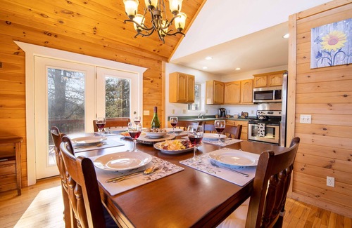 Burnsville Cabina | Power & Water! WiFi Soon! Mtn Views, Majestic Sunsets+Starry Skies by the Fire.