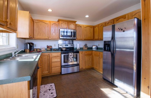 Burnsville Cabina | Power & Water! WiFi Soon! Mtn Views, Majestic Sunsets+Starry Skies by the Fire.