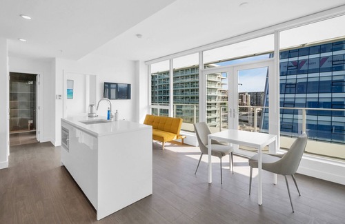 Richmond City Centre Casa | PPRM Rose Richmond Centre Brand New 1BR & 1BA Condo