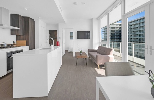 Richmond City Centre Apartamento | PPRM Tulip Richmond Centre 1BD & 1BA Condo