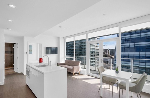Richmond City Centre Apartamento | PPRM Tulip Richmond Centre 1BD & 1BA Condo