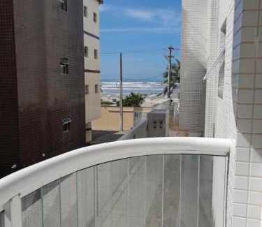 Caicara Apartamento | Prédio frente ao mar,sacada com churrasqueira