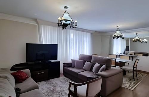Alto da Gloria Apartamento | Prédio próximo ao estádio Couto Pereira