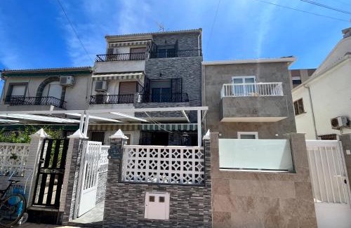 Santa Pola Casa | Prachtig gemoderniseerde woning op 250 meter van het strand