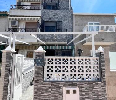 Santa Pola Casa | Prachtig gemoderniseerde woning op 250 meter van het strand