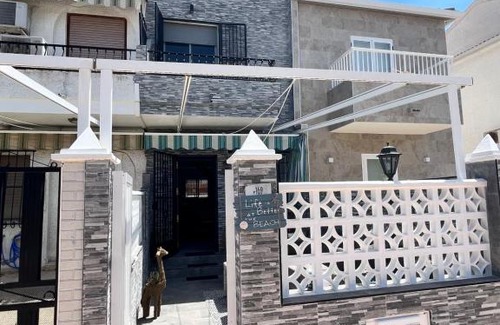 Santa Pola Casa | Prachtig gemoderniseerde woning op 250 meter van het strand