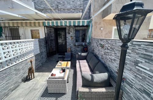 Santa Pola Casa | Prachtig gemoderniseerde woning op 250 meter van het strand