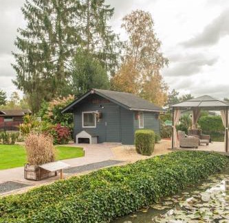 Geel Chalet De Esquí | Prachtige chalet Wabi Sabi aan het water!