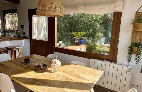 Pals Casa | PRAGA 2 - Encantadora casa con piscina y vistas al bosque!