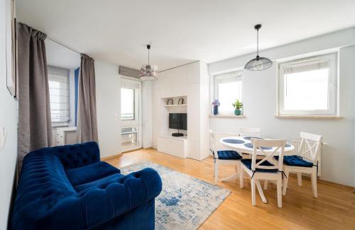 Praga Polnoc Apartamento | Praga Tower Blue Apartment by Bookinghost