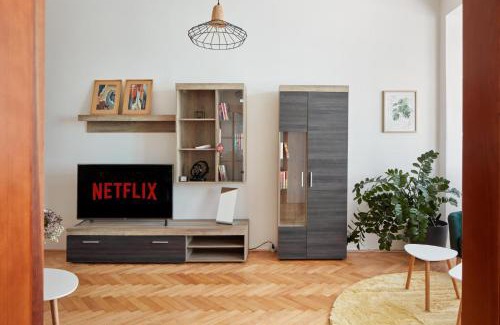 Karlin Apartamento | Prague Days - Spacious 3BDR Apartment - Trendy Neighbourhood