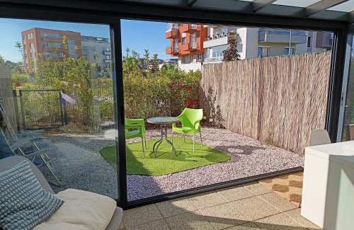 Letnany Apartamento | Praha Letňany, zimní zahrada, parkování v garáži zdarma