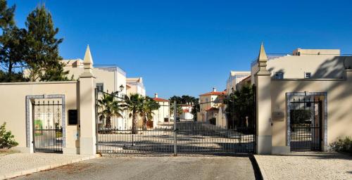 Praia del Rei Casa | Praia Del Rey ByThe Pools
