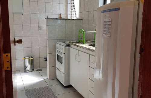 Vila Nova Apartamento | LO MEJOR * A dos cuadras de Praia Forte w / AR, WiFi, Smart TV, Sky, hamaca, garaje