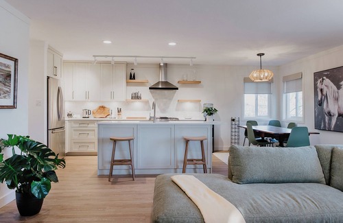 Langley Casa | Prairie Cottage, Aldergrove, BC — Tranquil country retreat with stunning views