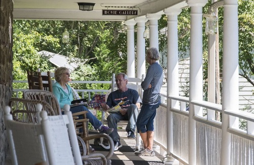 Bryson City Apartamento | Prairie Edge Suite at the Calhoun House Inn & Suites