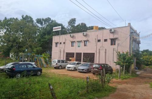Yelagiri Cama Y Desayuno | Prajay Inn