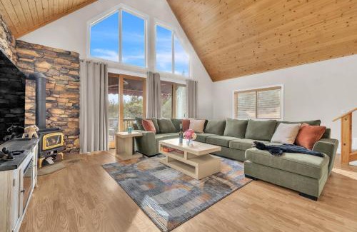 Glencoe Casa | Prasad Retreat - Sunny Home with Deck & Air Hockey home