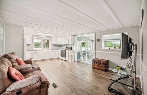 Gladwin Casa | Pratt Lake Peninsula: Enjoy Beautiful Fall Colors and Cozy Lakeside Moments !