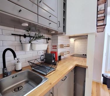 Lisbon Apartamento | Prazeres Pool Residence