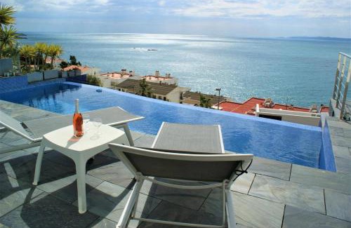 Almadraba-Canyelles Casa | Preciosa casa con piscina desbordante y vistas al mar