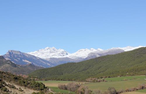 El Pueyo de Araguás Apartamento | Preciosas Vistas a La Montaña, Luminoso y Acogedor