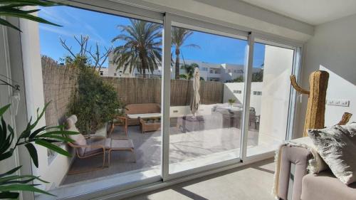 Retamar Apartamento | Precioso bajo en El Toyo