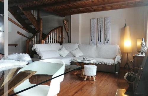 Taull Apartamento | Precioso triplex con jardín y Wifi Puig Falcó 1