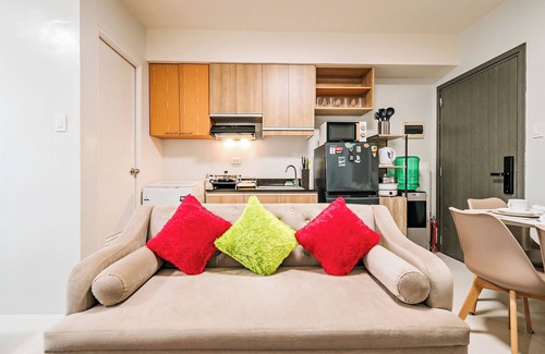 Las Pinas Apartamento | Precious Florannjoe - Chic New Studio with Best Care
