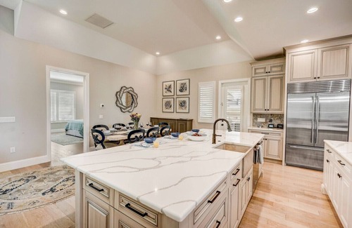 Saint Armands Key Apartamento | Hermosa casa de piscina recién remodelada en St. Círculo de Armand para 8