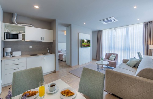 Sarsoni Hotel | Preelook Apartments and Rooms