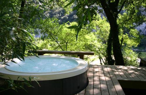 Vallon-Pont-d'Arc Hotel | Prehistoric Lodge - Adult Only