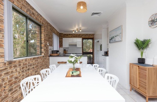 Hawks Nest Casa | Prelude Penthouse – stroll to the beach