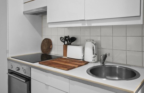 Holland Park West Casa | Premier 1BR Studio Retreat