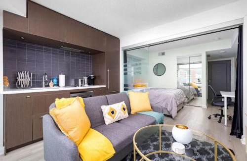 Bloor-Yorkville Apartamento | Premier 1BR Condo in Yorkville's Finest Building